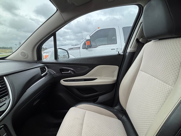 2021-buick-encore-image-35