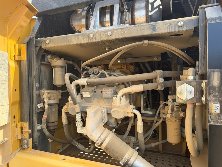 2024-deere-210g-lc-image-31