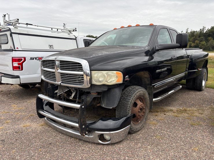 2004-dodge-3500-image-1