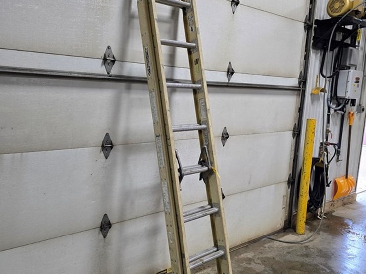#9743-•-louisville-16'-extension-ladder-image-3