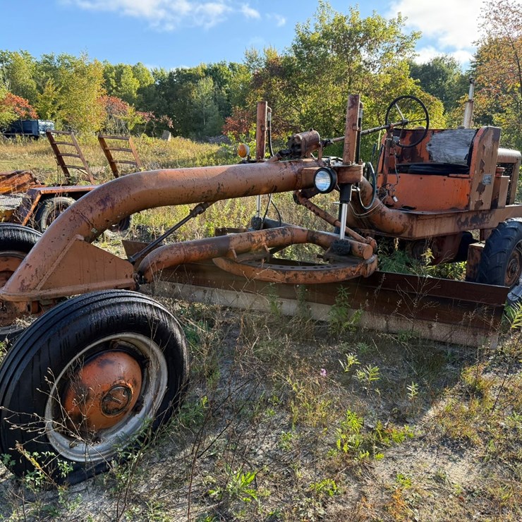 #3505 • Allis Chalmers D-548 Grader