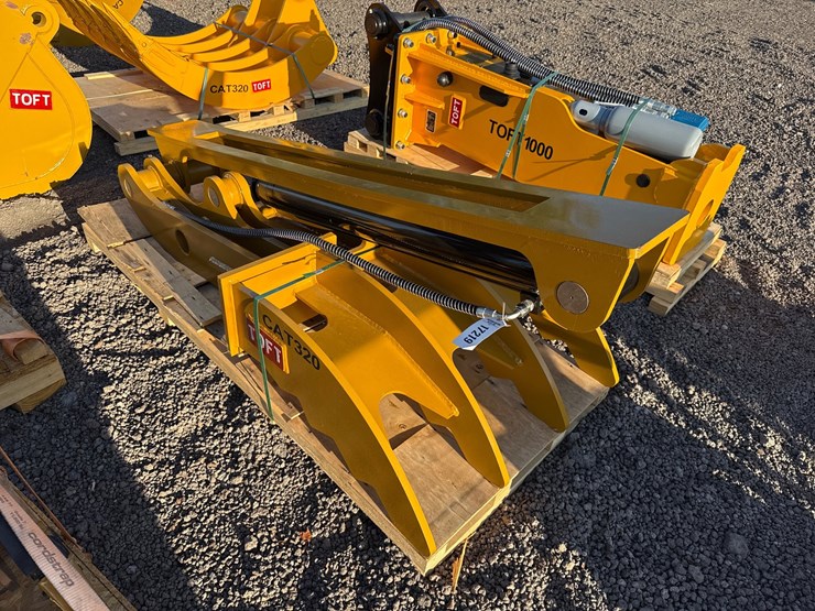 caterpillar-320-image-1