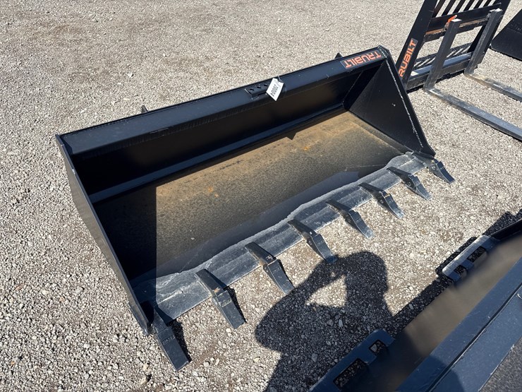 #2026-•-trubilt-72"-skid-steer-tooth-bucket-image-2