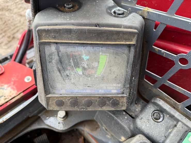 2021-takeuchi-tl8-image-22