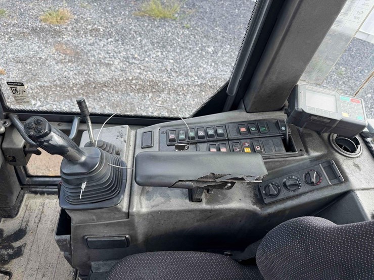 2013-deere-244j-image-25