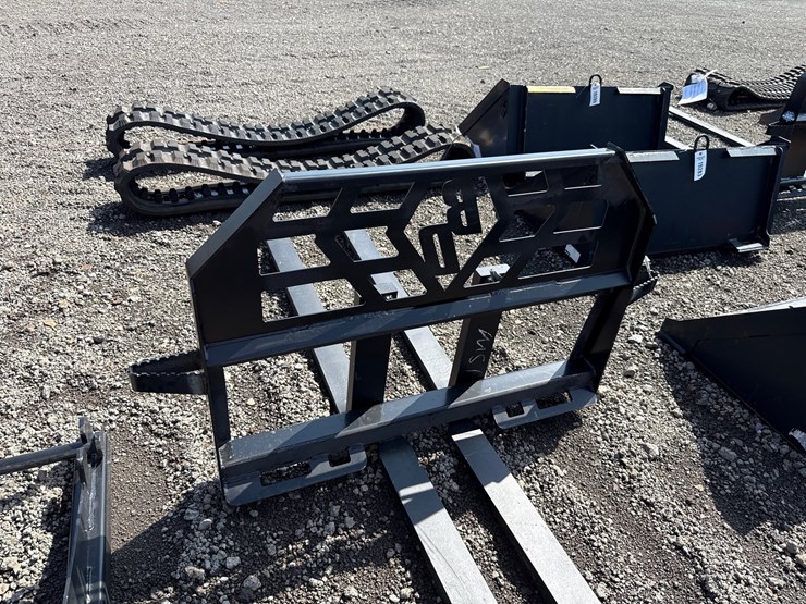 #2047-•-blue-diamond-48"-skid-steer-pallet-forks-image-2
