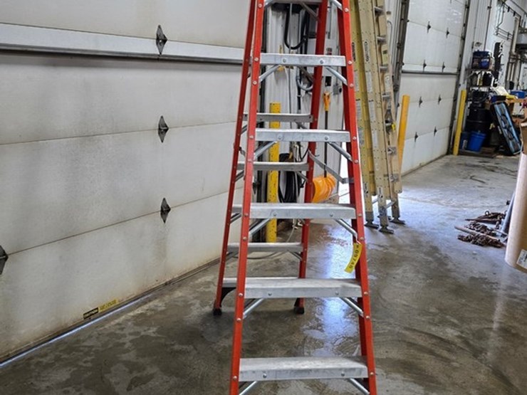 #9748-•-louisville-8-double-sided-step-ladder-image-5