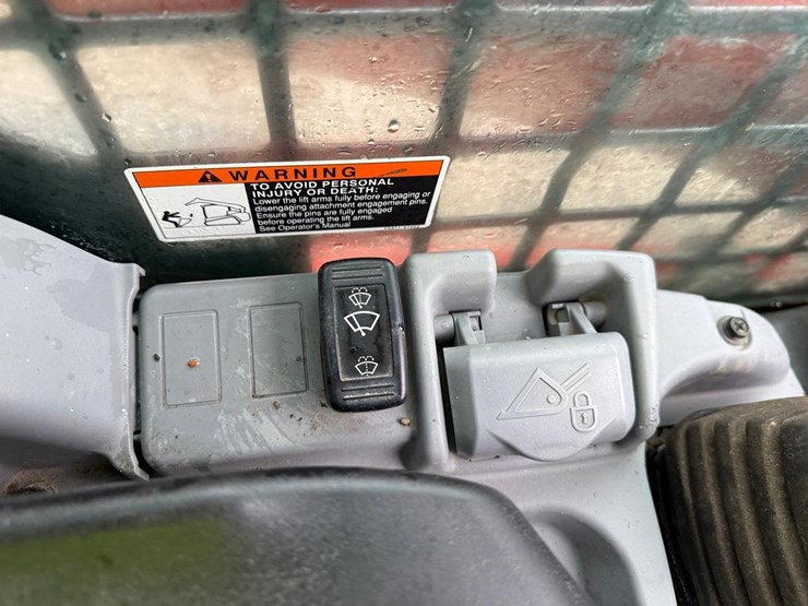 2012-kubota-svl75-image-27