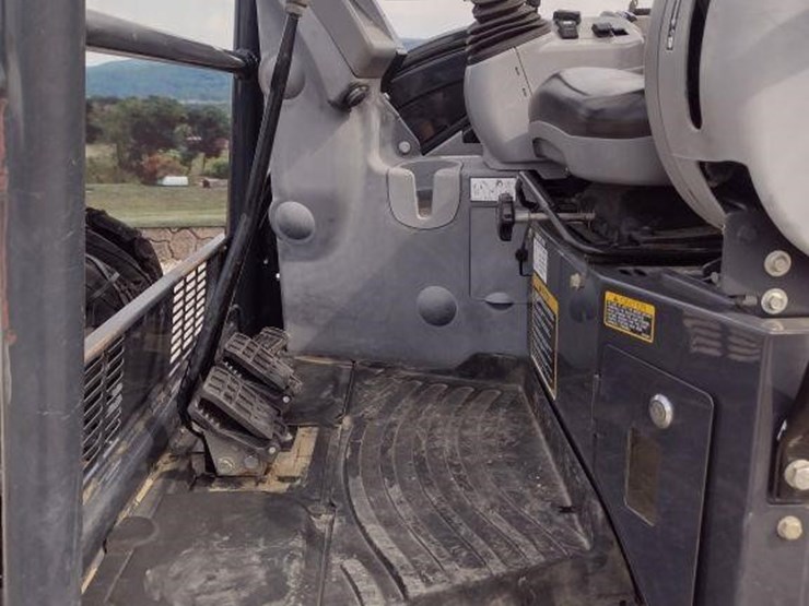 2021-deere-35g-image-11