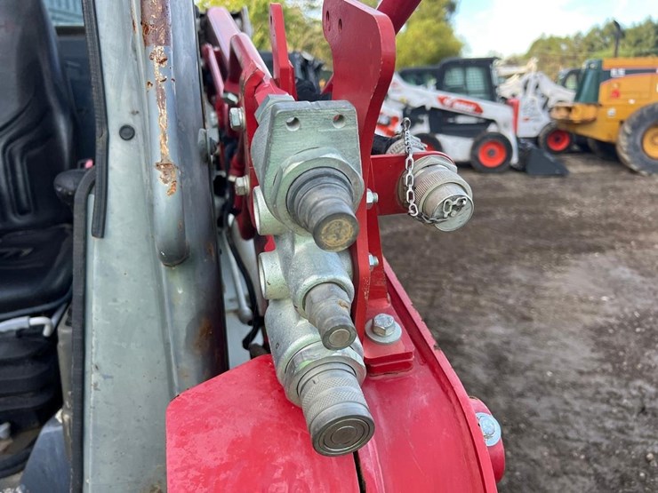 2020-takeuchi-tl8-image-14