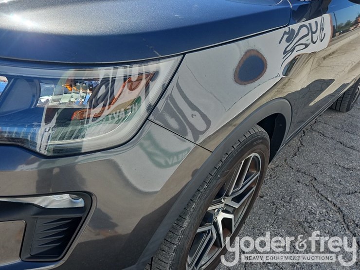 2019-ford-explorer-image-13