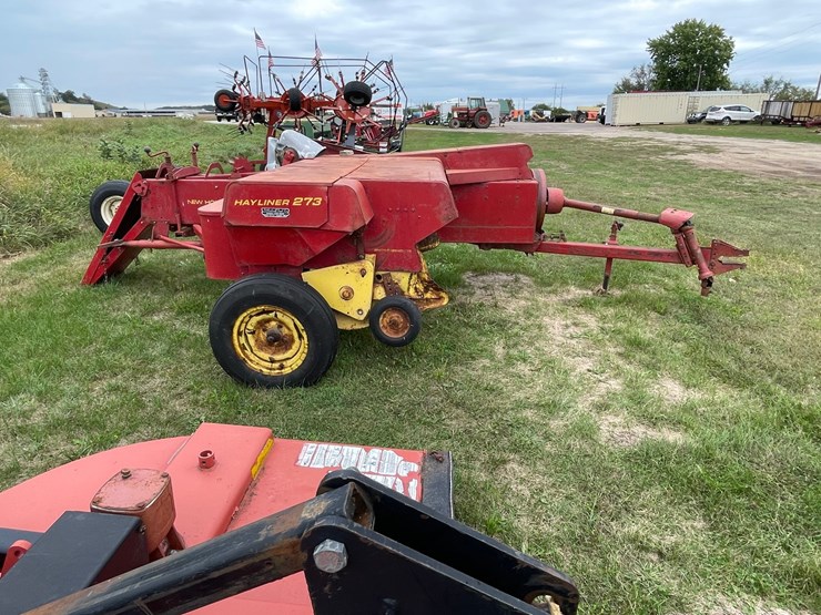 new-holland-hayliner-273-image-4