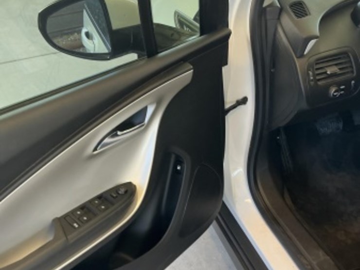 2015-chevrolet-volt-sdn-image-23