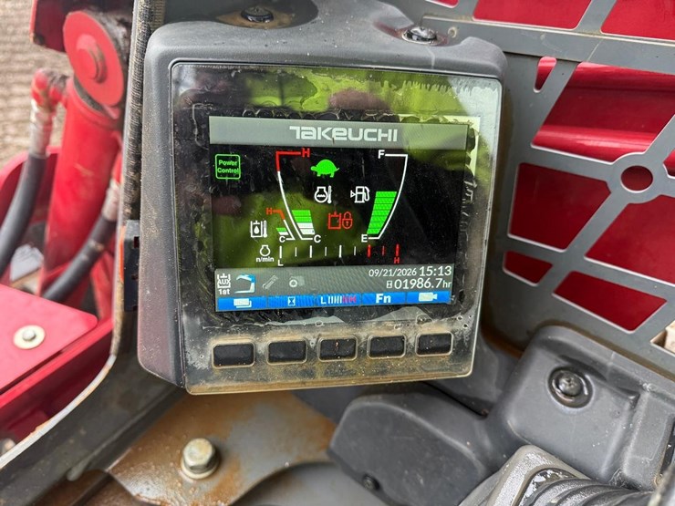 2023-takeuchi-tl8-image-21