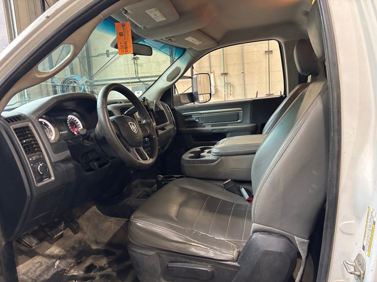 2015-dodge-ram-3500-image-23