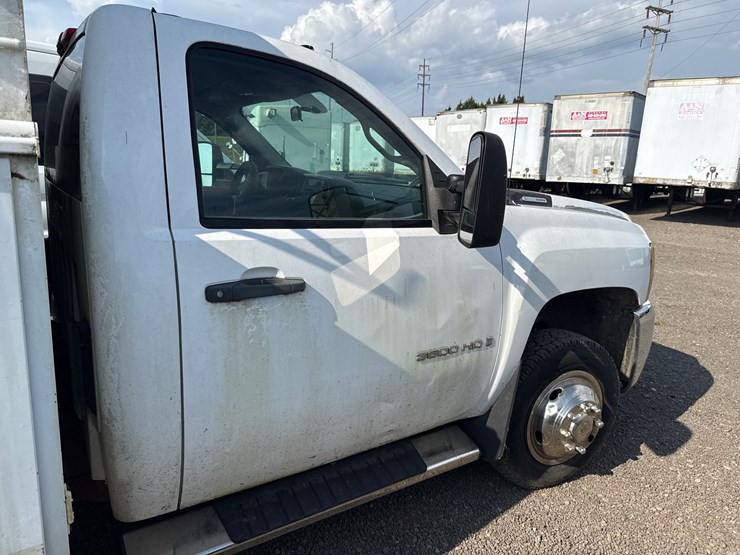 2008-chevrolet-3500-image-5