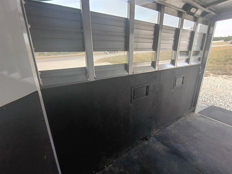 2012-custom-trailer-image-41