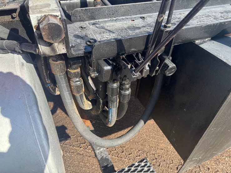 mack-rd688s-image-60