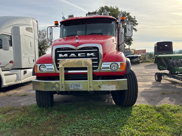 #1203-•-2004-mack-cv713-vacuum-pump-truck-(has-wi-title)-image-2