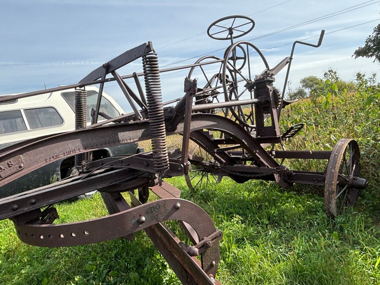 #1329-•-adam-leaning-steel-wheeled-grader-image-29