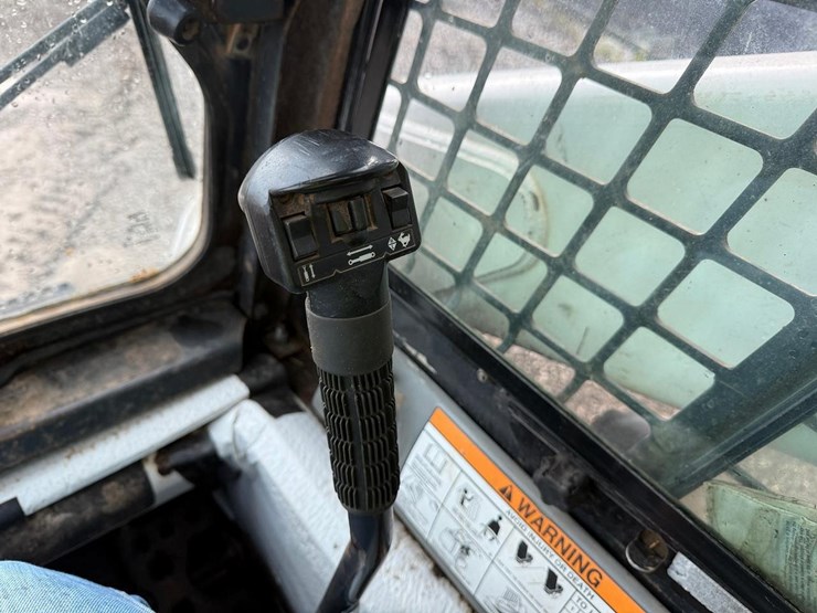 2006-bobcat-t300-image-21
