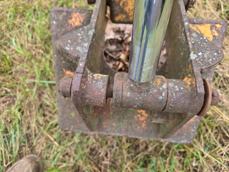 #25268-•-international-3082-series-a-back-hoe-attachment-image-14