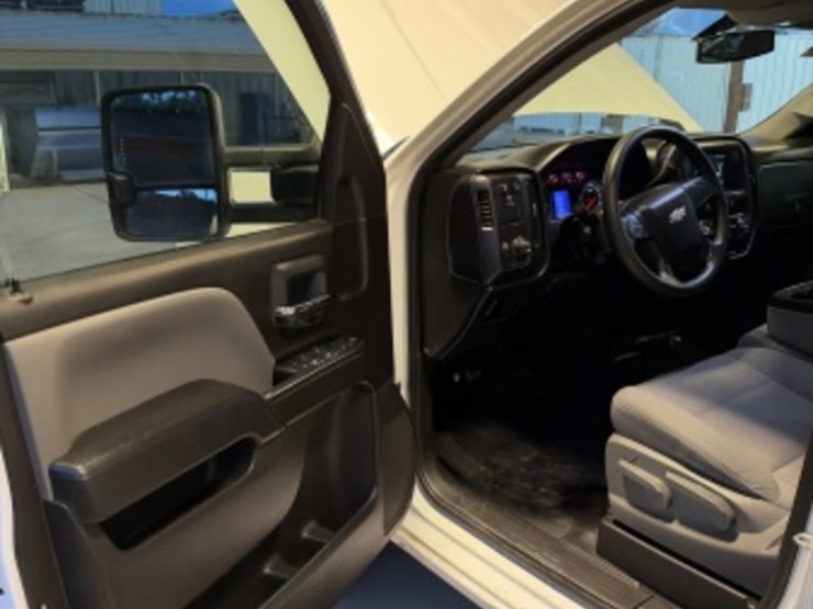 2018-chevrolet-silverado-1500-image-26