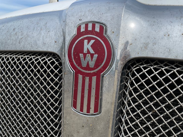 2017-kenworth-t680-image-9