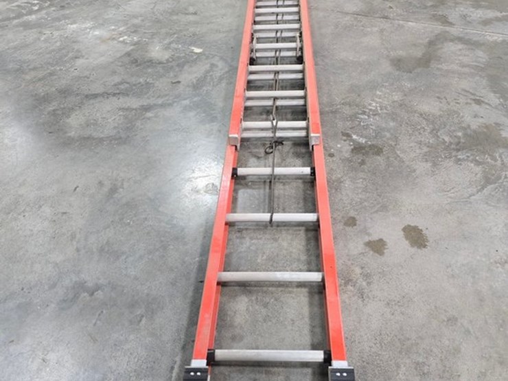 #9733-•-louisville-36"-extension-ladder-image-4