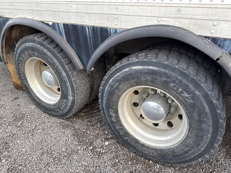2007-peterbilt-340-image-6