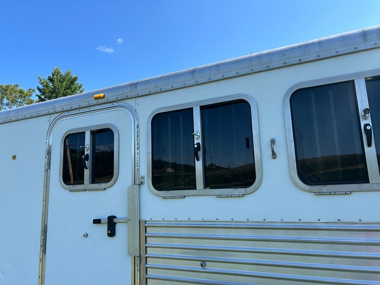 #1150-•-2005-featherlite-horse-trailer-(wi-title-in-delay)-(mondovi,-wi)-image-9