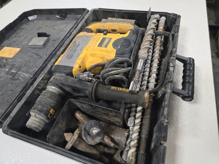 #9722-•-dewalt-d25651k-hammer-drill-image-6