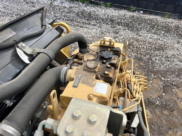 2010-caterpillar-cb34xw-image-11