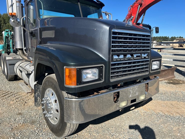2004-mack-ch613-image-10
