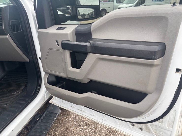2022-ford-f250-image-35