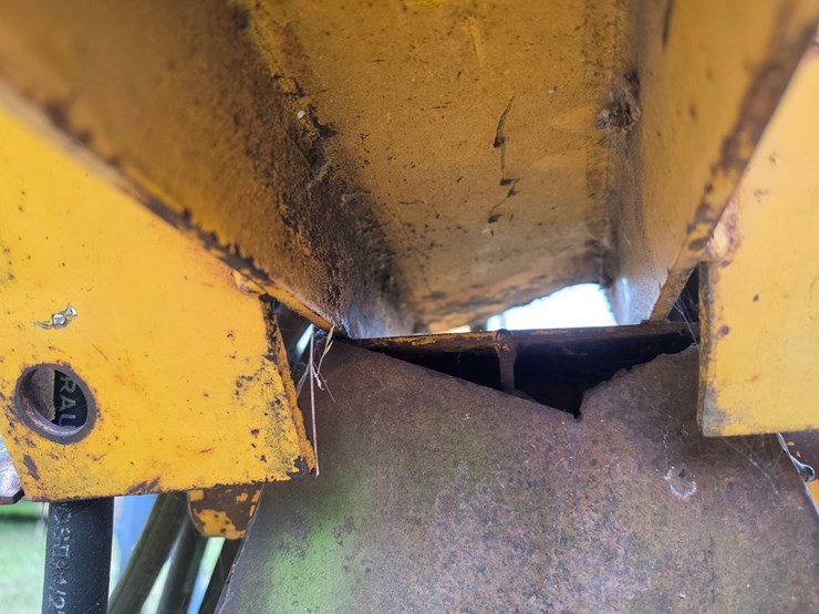 #25268-•-international-3082-series-a-back-hoe-attachment-image-43