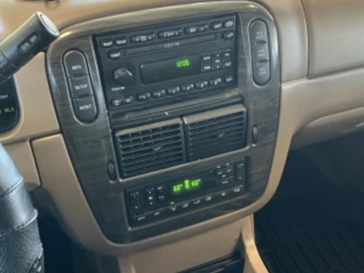 2002-ford-explorer-image-19