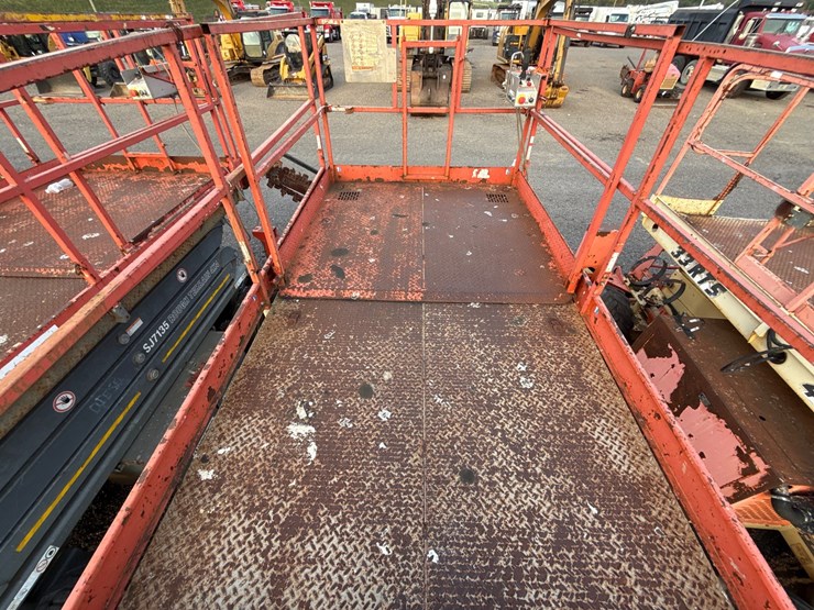 #2082-•-sky-jack-sj7135-scissor-lift-image-12