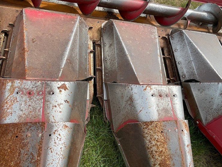 #1325-•-case-1063-(6)-row-corn-head-image-16