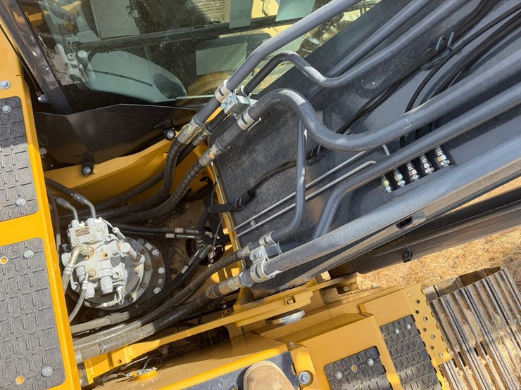 2024-deere-210g-lc-image-56