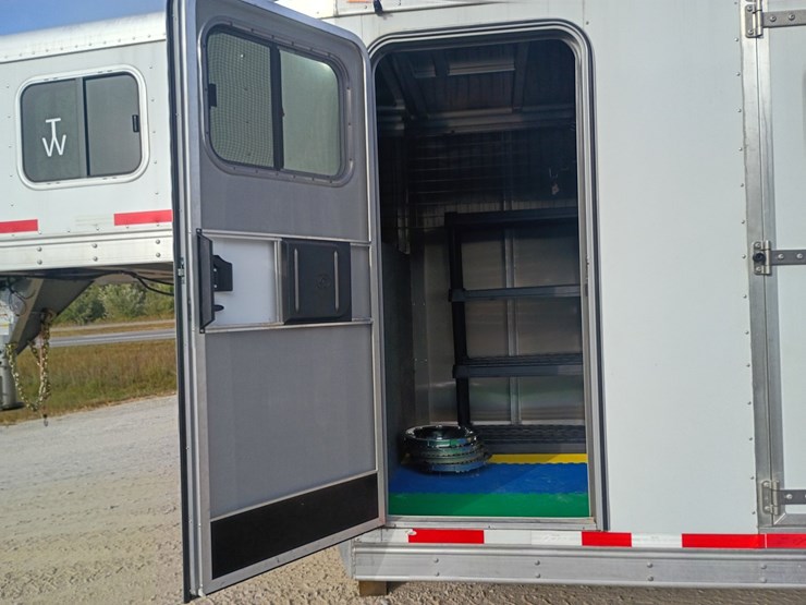 2012-custom-trailer-image-21