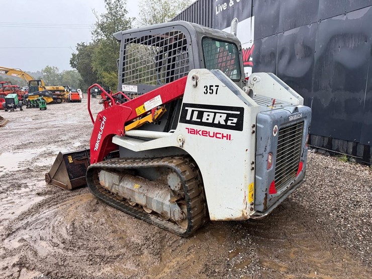 2020-takeuchi-tl8-image-2