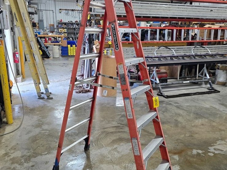 #9747-•-louisville-8'-step-ladder-image-4