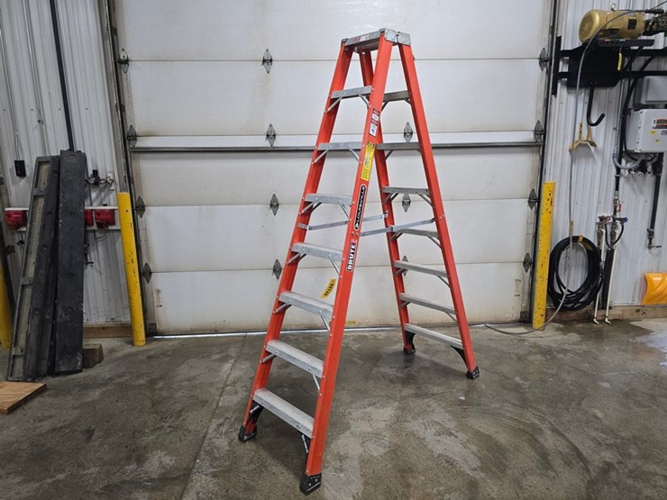 #9748-•-louisville-8-double-sided-step-ladder-image-1
