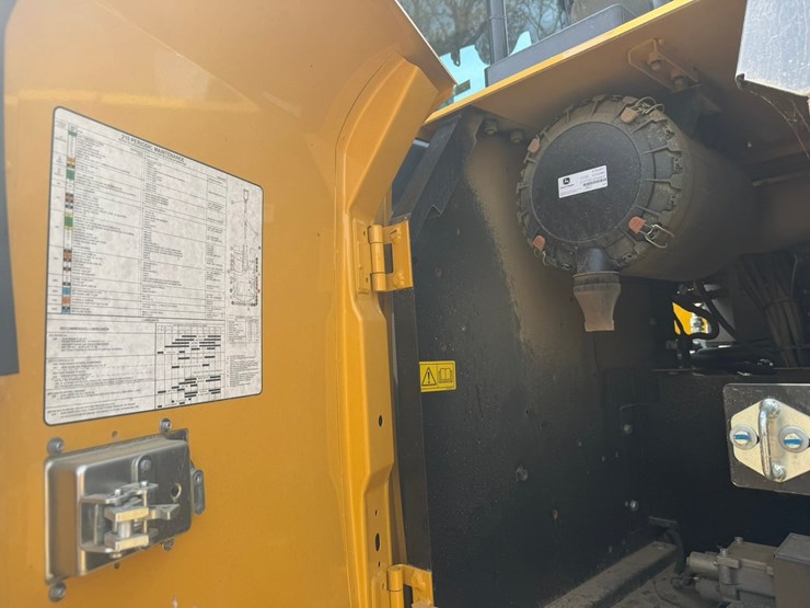 2024-deere-210g-lc-image-34