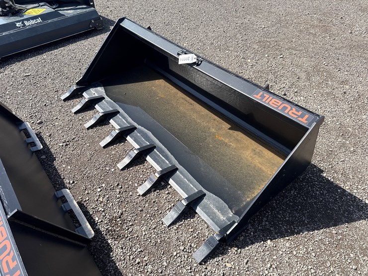 #2026-•-trubilt-72"-skid-steer-tooth-bucket-image-1