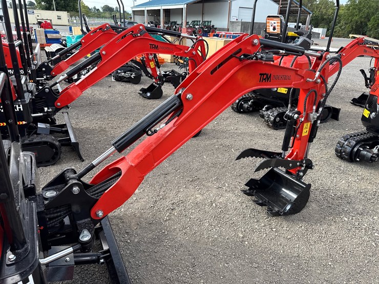 #1070-•-2026-tpm-18hh-mini-excavator-image-3