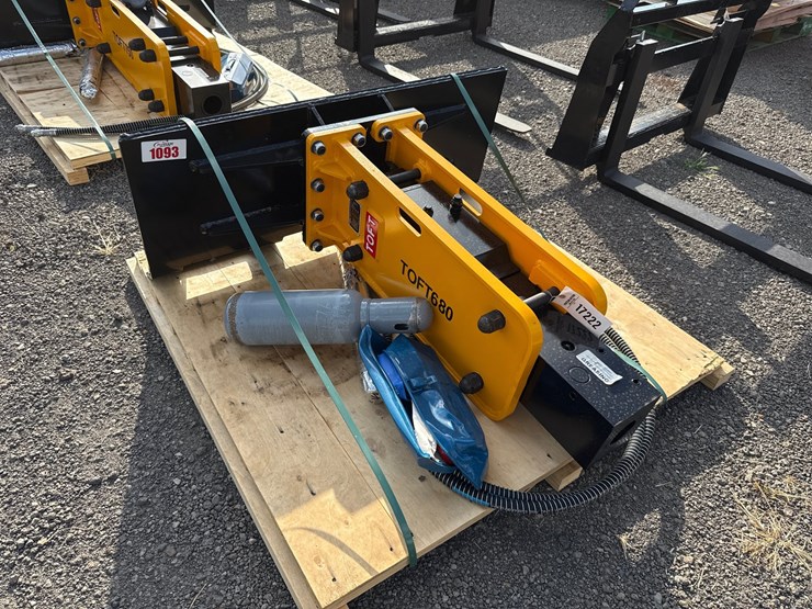 #1093-•-toft-skid-steer-hyd-breaker-image-1