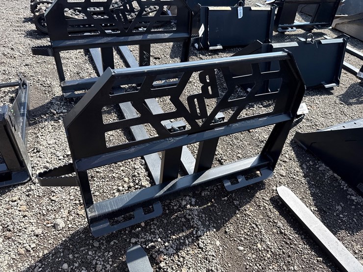 #2048-•-blue-diamond-48"-skid-steer-pallet-forks-image-2