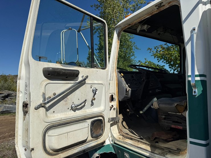 1991-ford-l8000-image-69